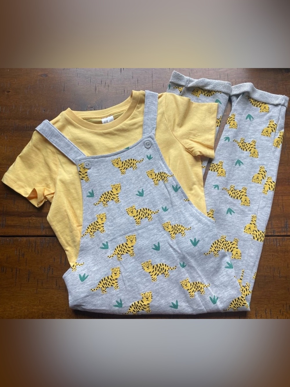 •NWT•H&M 2-Piece Short Sleeve Tee + Tiger Overall Pant Cotton Set🐯